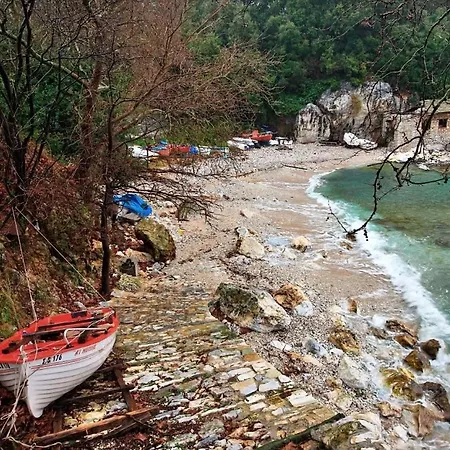 The Small Papa Nero Pelion *